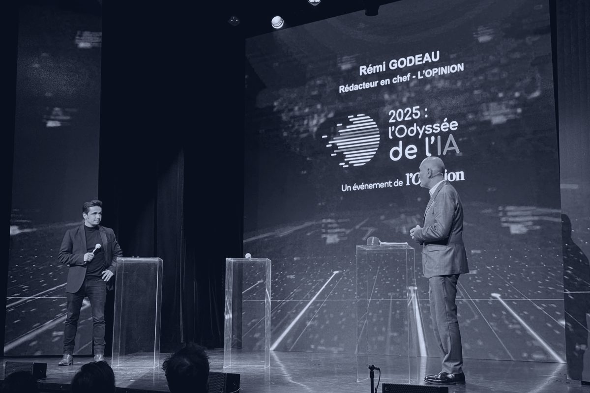 Cyril de Sousa Cardoso sur la scène de L'Odyssée de l'IA 2025, soirée organisée avec L'Opinion à Paris